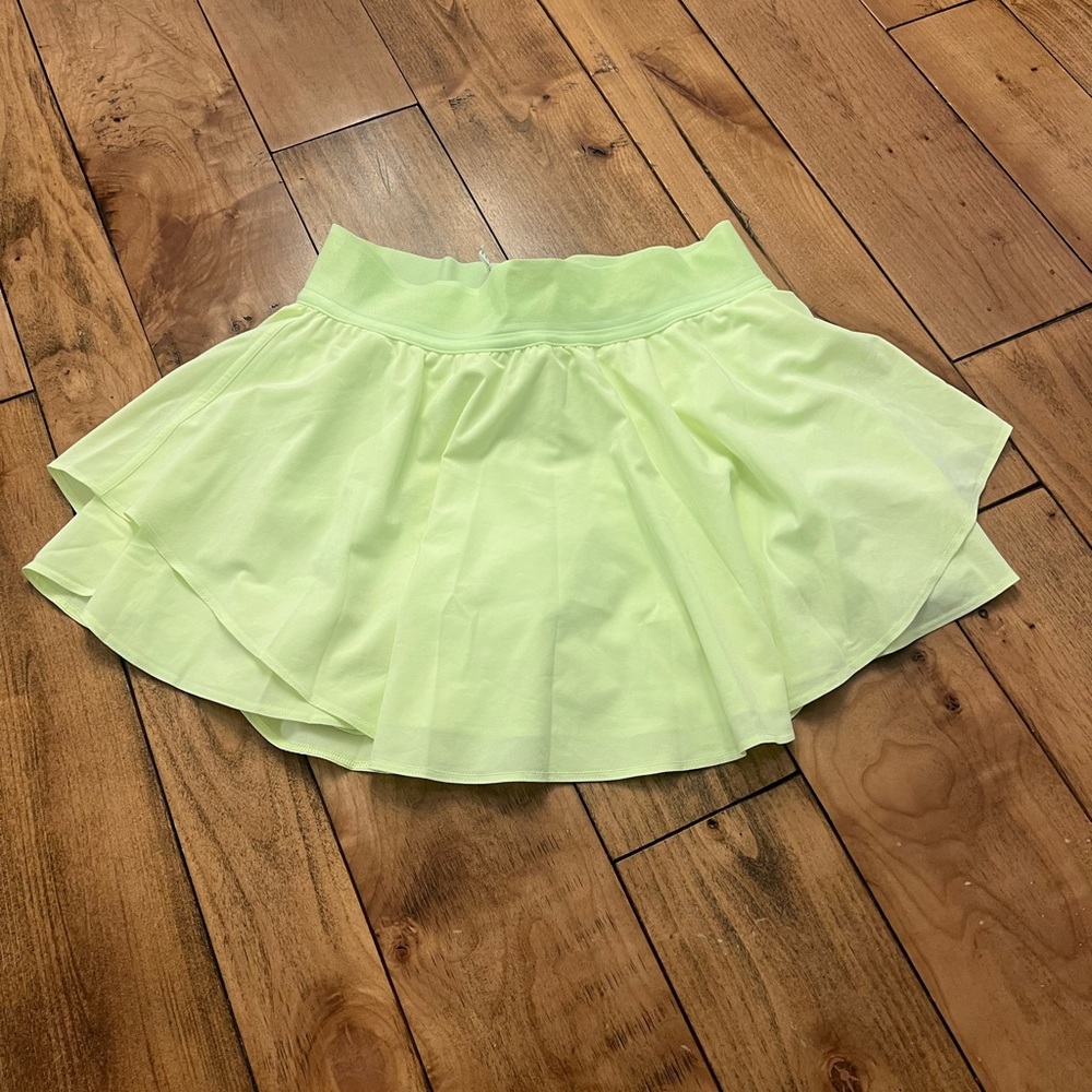 Lululemon Court Rival skirt size 4 bright yellow worn 1 time
